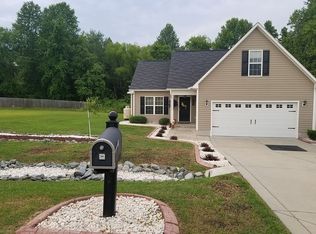 135 Quarry Ln, Raeford, NC 28376