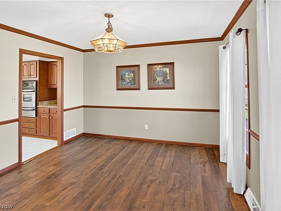5th image of 218 Wells Ct