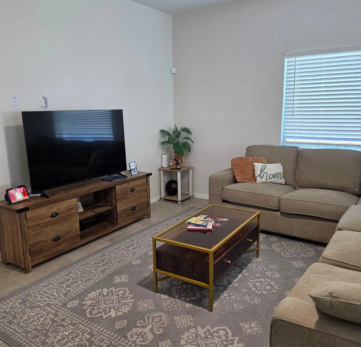 4 bed, 2.5 bath, 2152 sqft, $2,400 — Photo 4