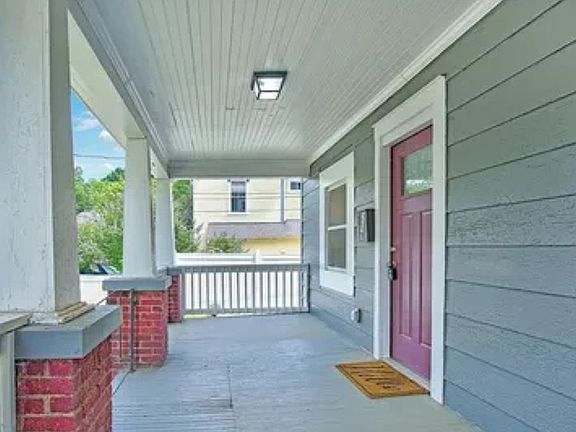 4th image of 209 W Marsh St