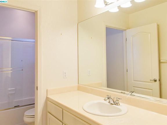 4th image of 818 Sunny Glen Ct