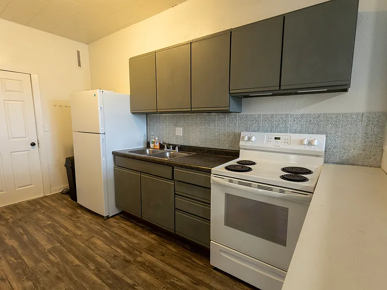 101 E Summit St #4 — Photo 2