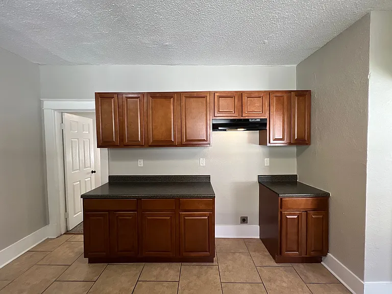 1654 Netherwood Ave — Photo 10