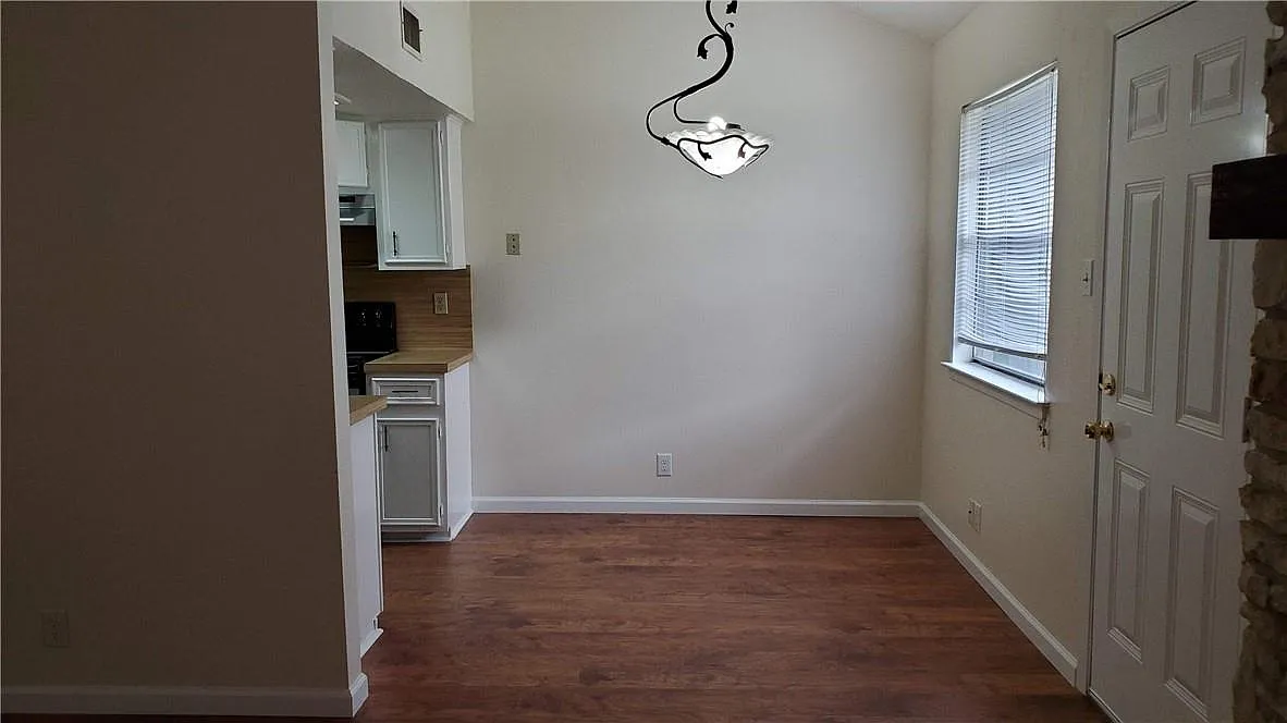 2 bed, 1.5 bath, 1029 sqft, $1,495 — Photo 4