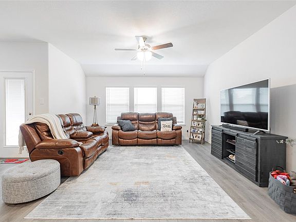 5th image of 157 Red Hickory Dr