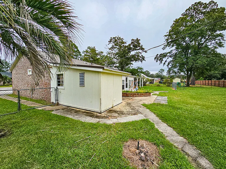 213 Otis Rd — Photo 42