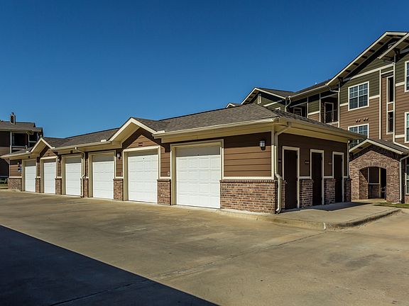 Convenient Private Garage at Riverside at Rockwater in North Little Rock, AR