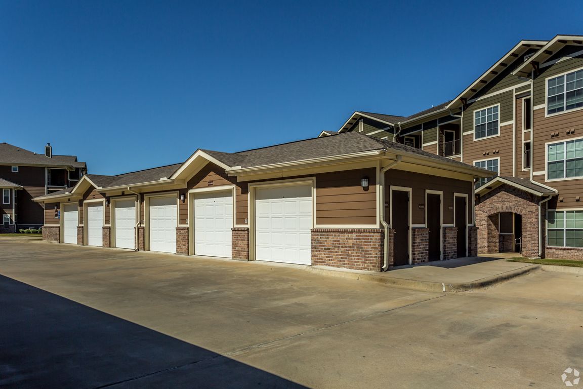 Convenient Private Garage at Riverside at Rockwater in North Little Rock, AR
