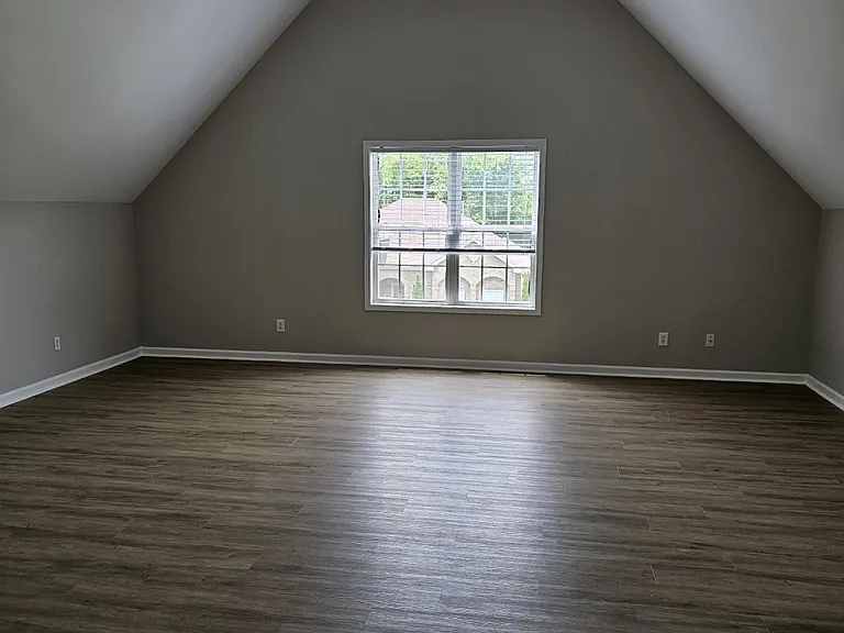 1032 Oakhall Dr — Photo 31