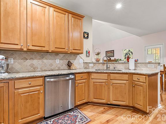 5th image of 1116 Blueberry Ln