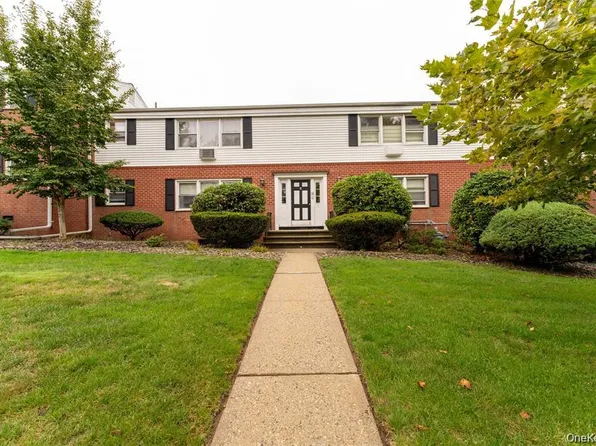 3 Sussex Court #413, Suffern, NY 10901