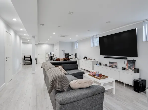 2020 Bleecker Street image 22 of 35