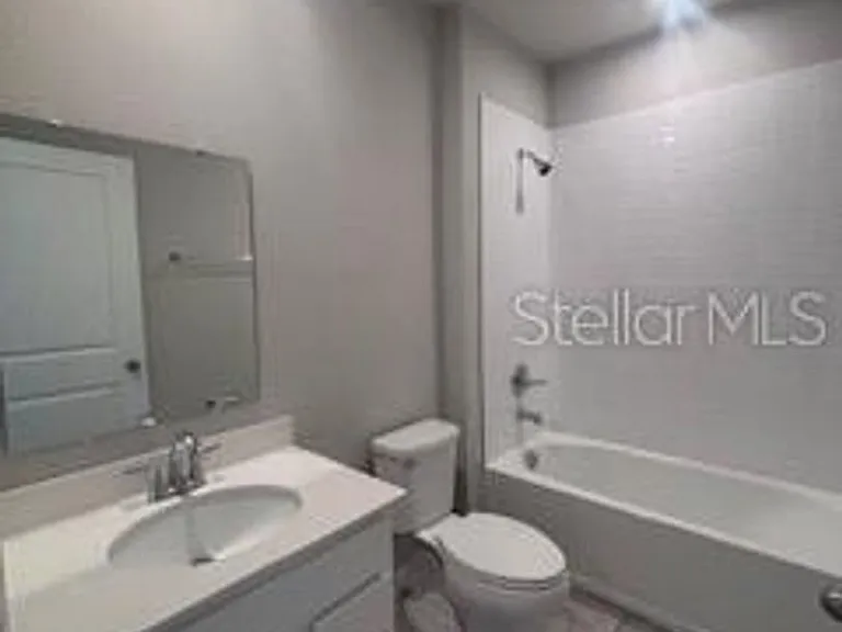 1105 Lexington Ln — Photo 11