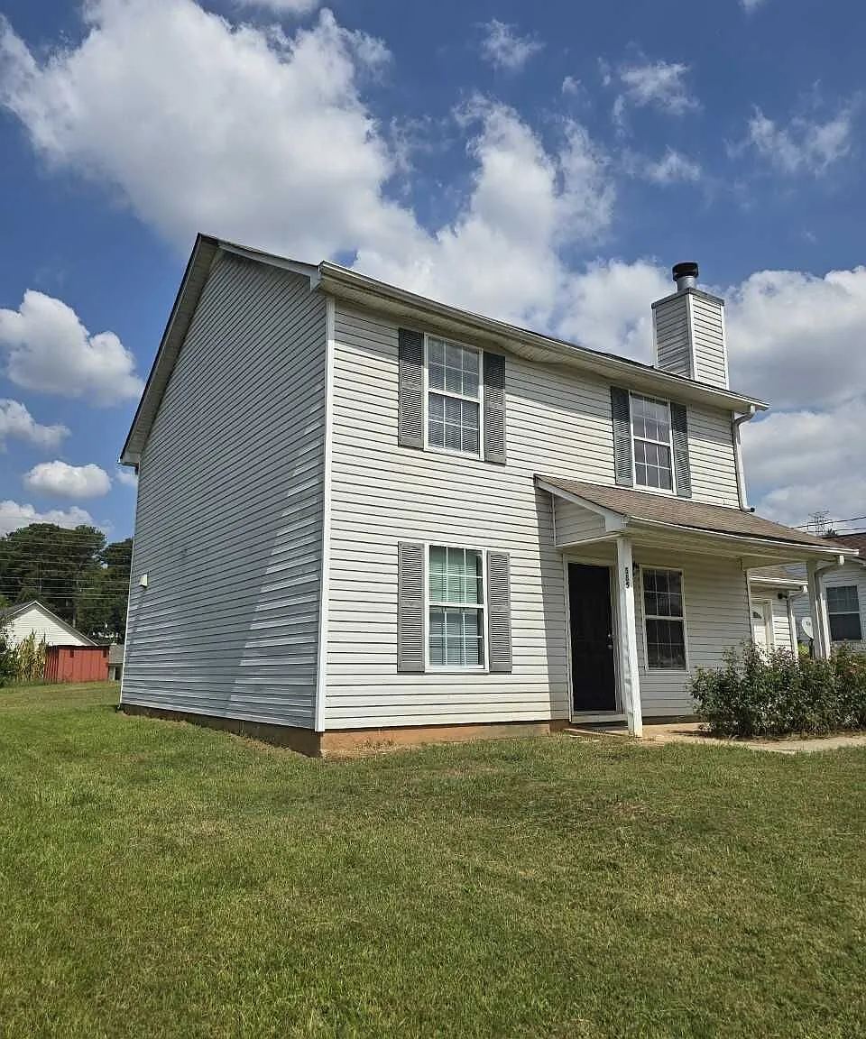 4 bed, 3.0 bath, 1560 sqft, $1,800 — Photo 4