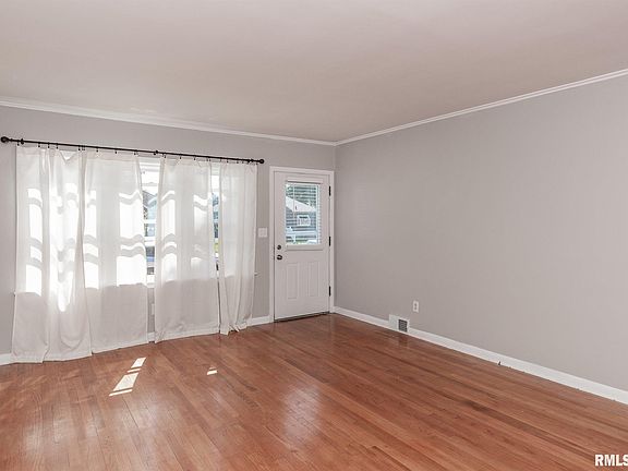 4th image of 2318 E Lombard St