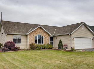 198 Granary Cir, Hartland, WI 53029