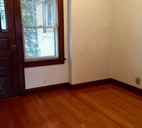 Bedroom w/ small  balcony