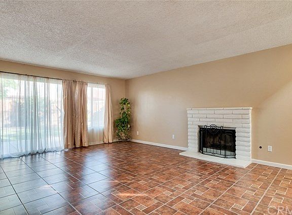4th image of 22900 Dracaea Ave