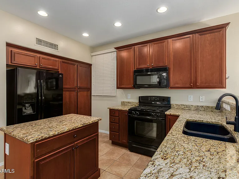 2343 E Sunland Ave — Photo 7