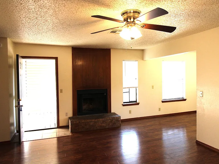 336 Chalmette Dr — Photo 8