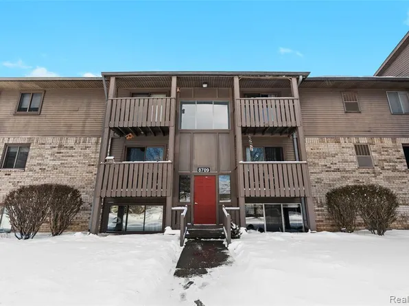 8709 Candlewood Trl, Brighton, MI 48116