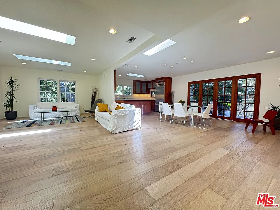 7586 Woodrow Wilson Dr