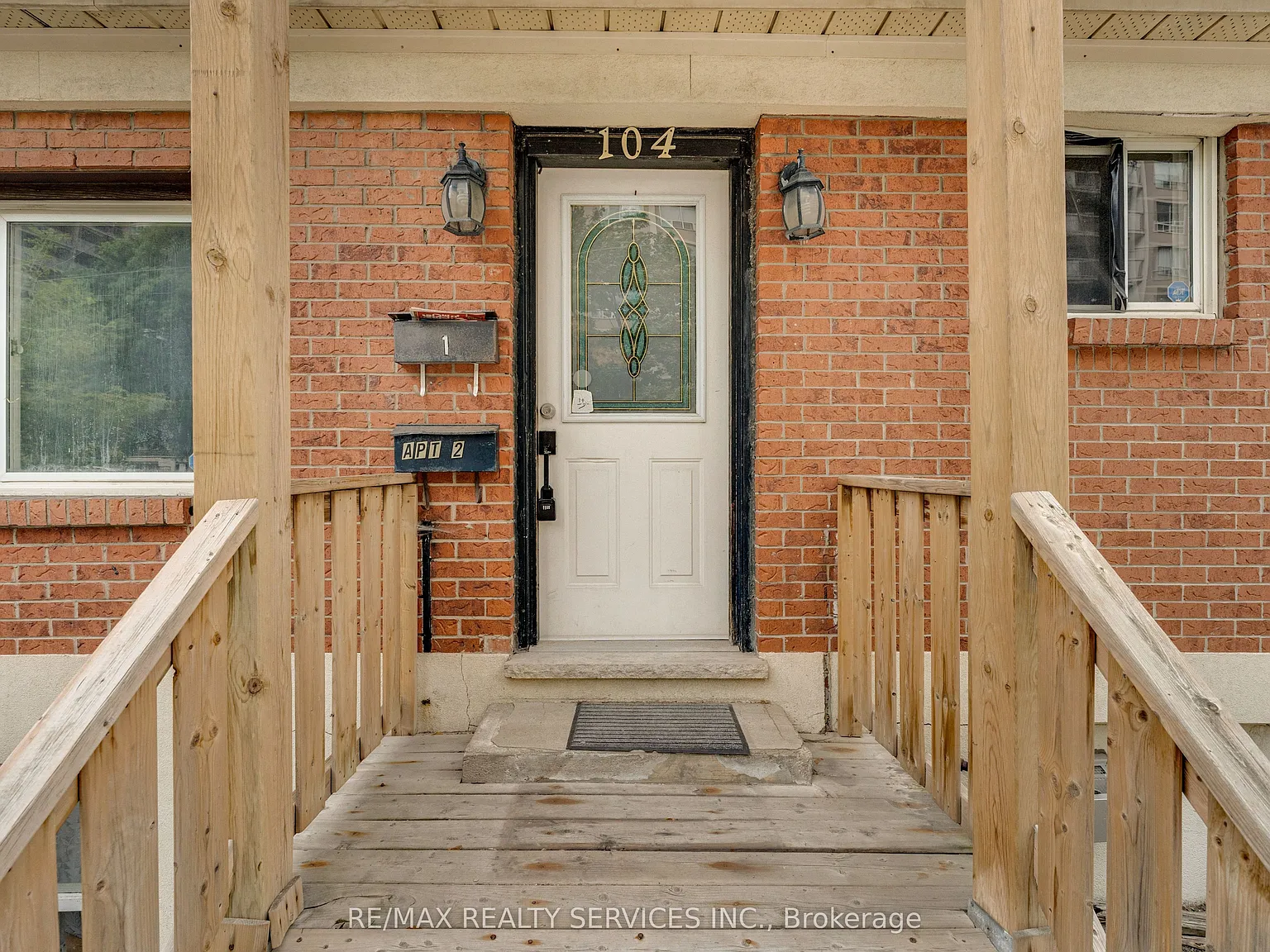 3 bed, $2,200 — Photo 2