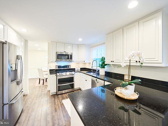 2nd image of 5416 Hedgerow Ct