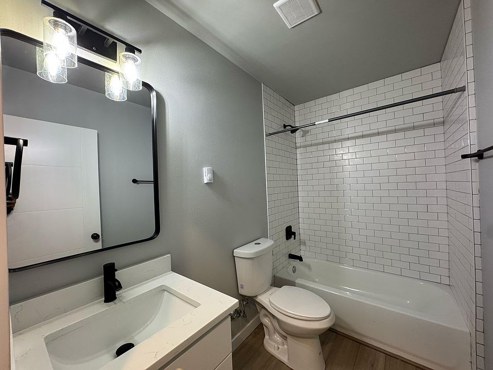 1st image of 215 167th St S #2
