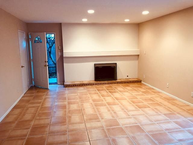 Livingroom with fireplace