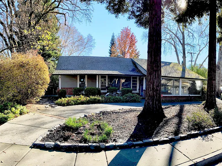 217 W Linda Mesa Ave — Photo 1