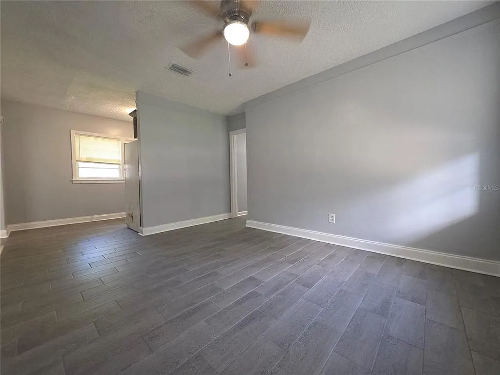 4 bed, 2.0 bath, 1034 sqft, $1,625 — Photo 2
