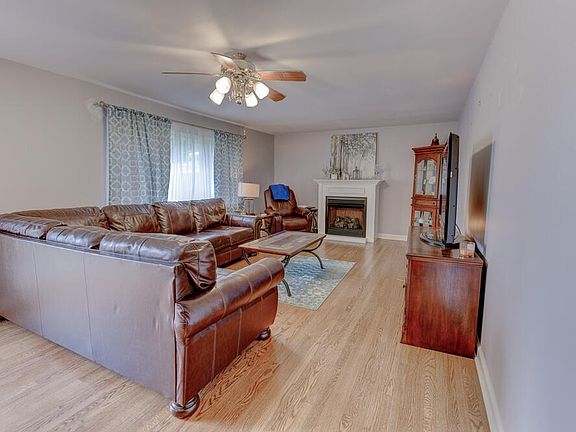 4th image of 122 Coburn Dr