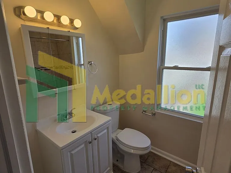 8749 S Wabash Ave — Photo 22