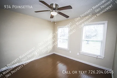 934 Poinsettia Photo 1