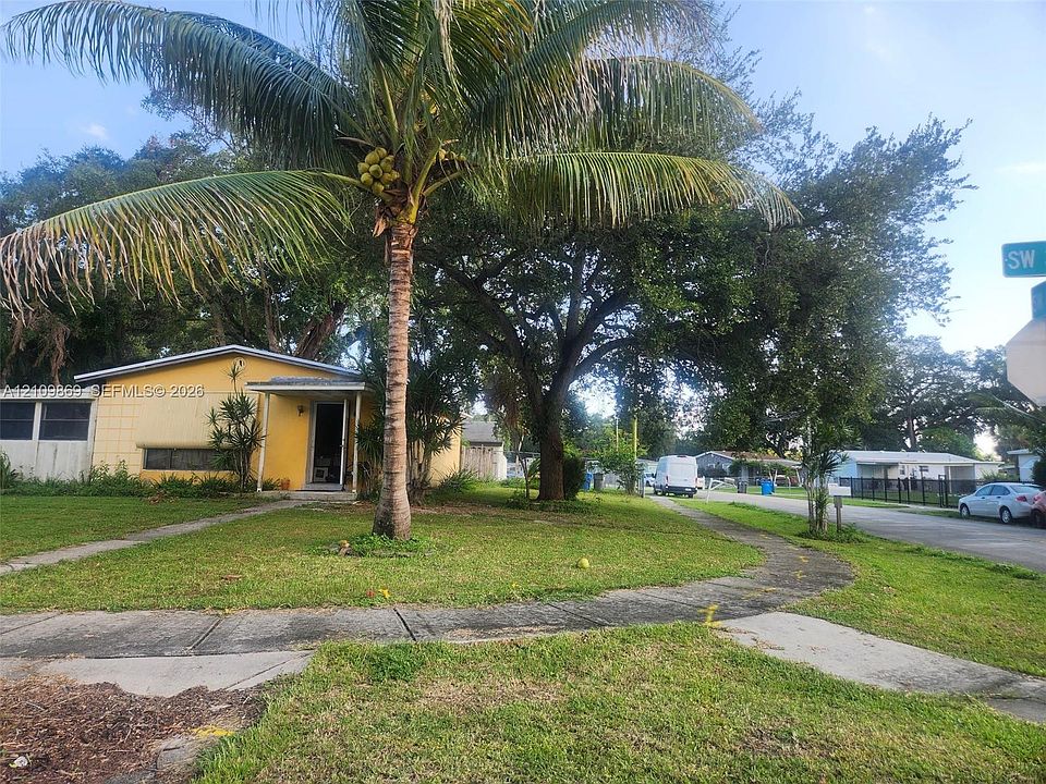 2nd image of 4331 SW 32nd Ct