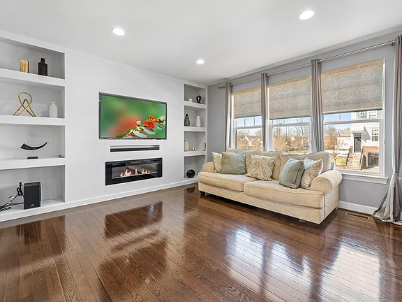 4th image of 16729 Shackleford Way