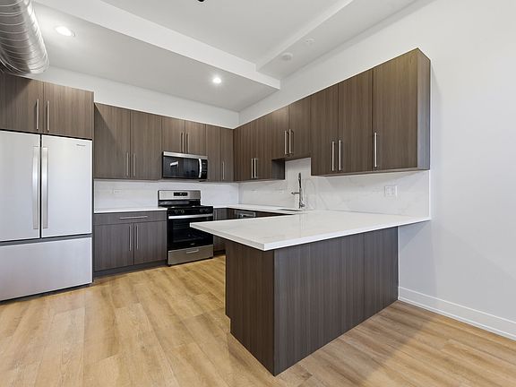 2nd image of 2839 W Belmont Ave #101
