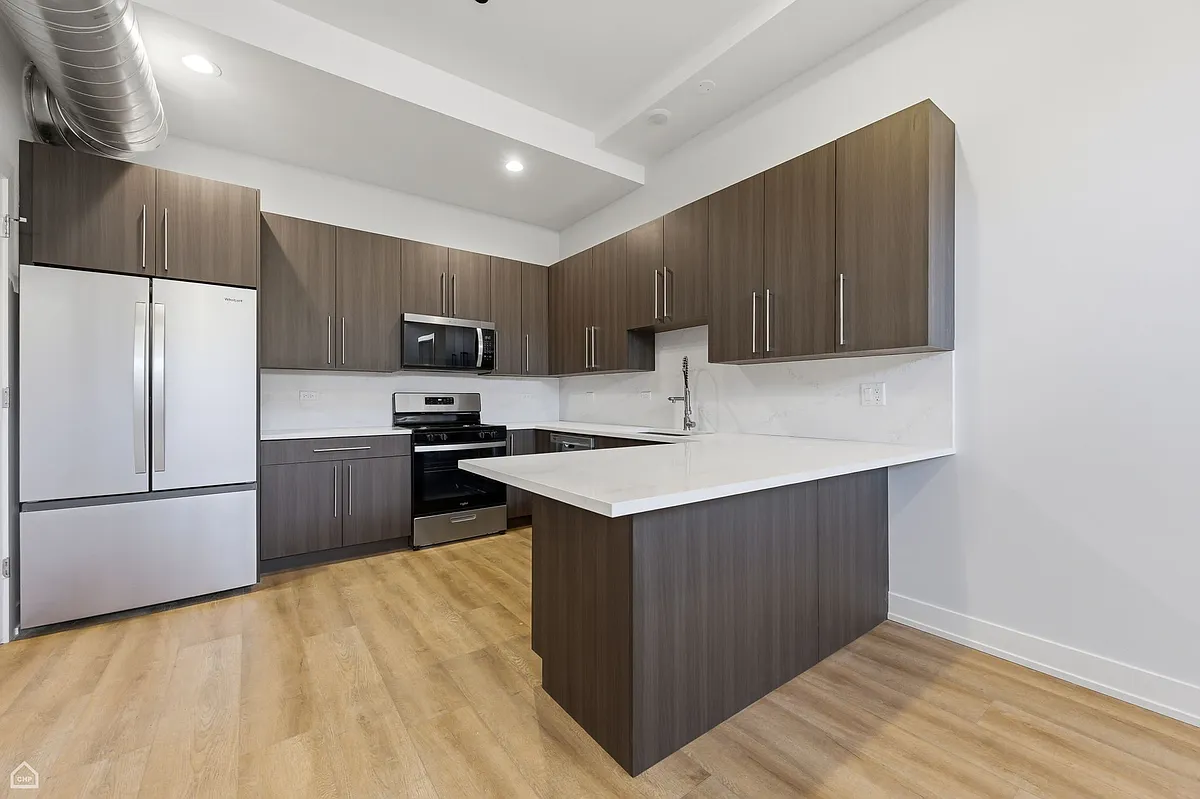 Building Photo - 2839 W Belmont Ave #101