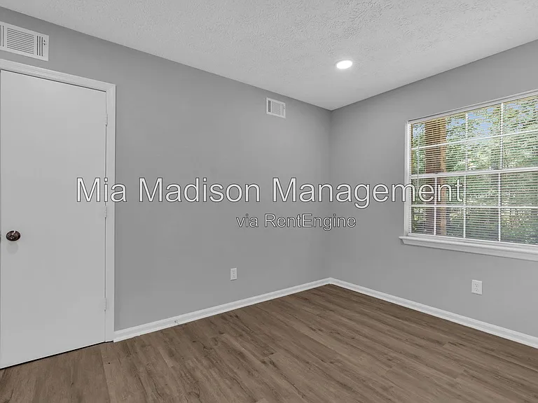 111 E Mell St #24 — Photo 13