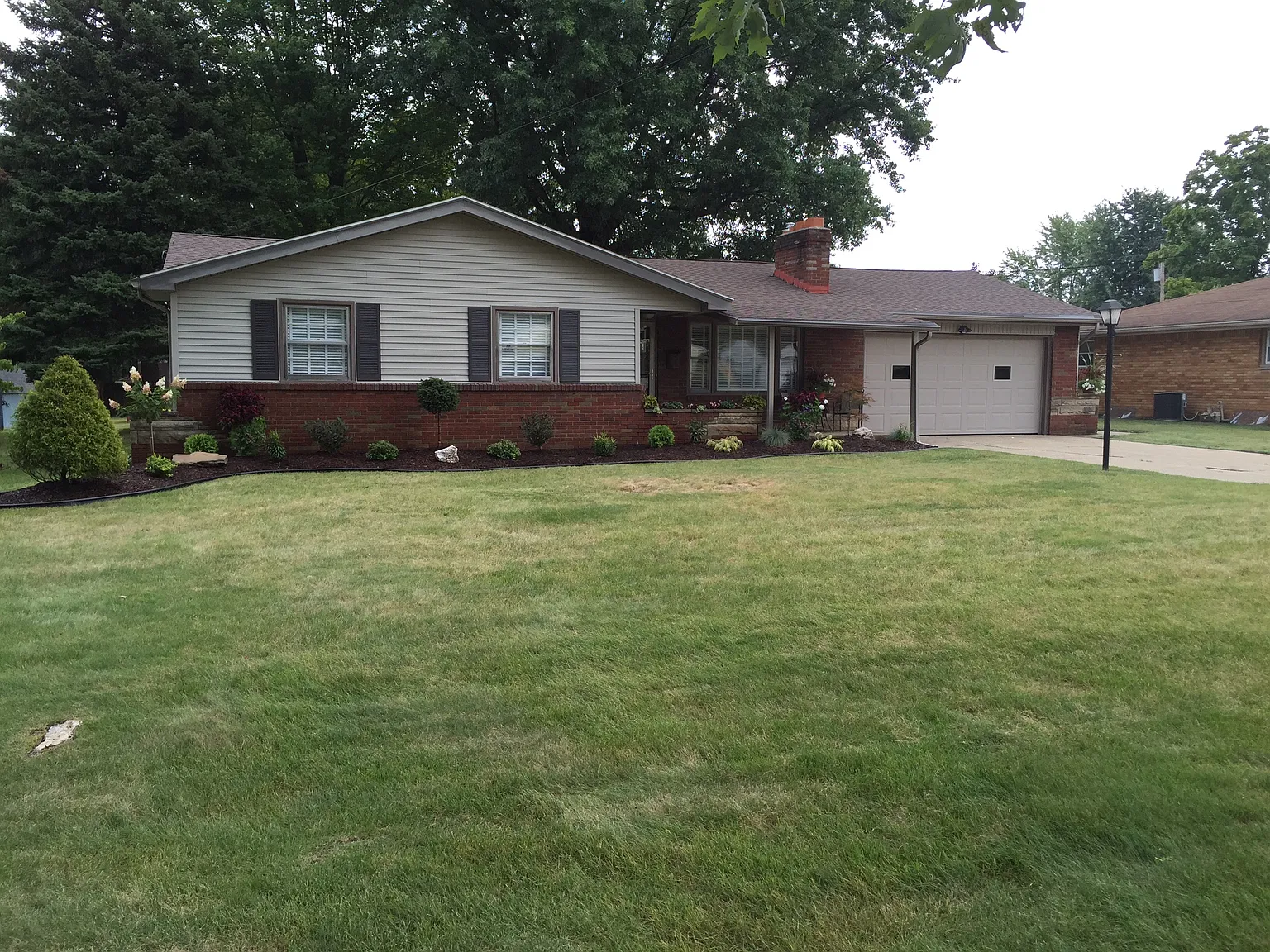 1069 Yolanda Pl photo 1