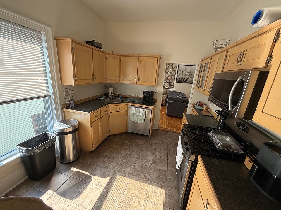 1st image of 254 Spring St APT 2