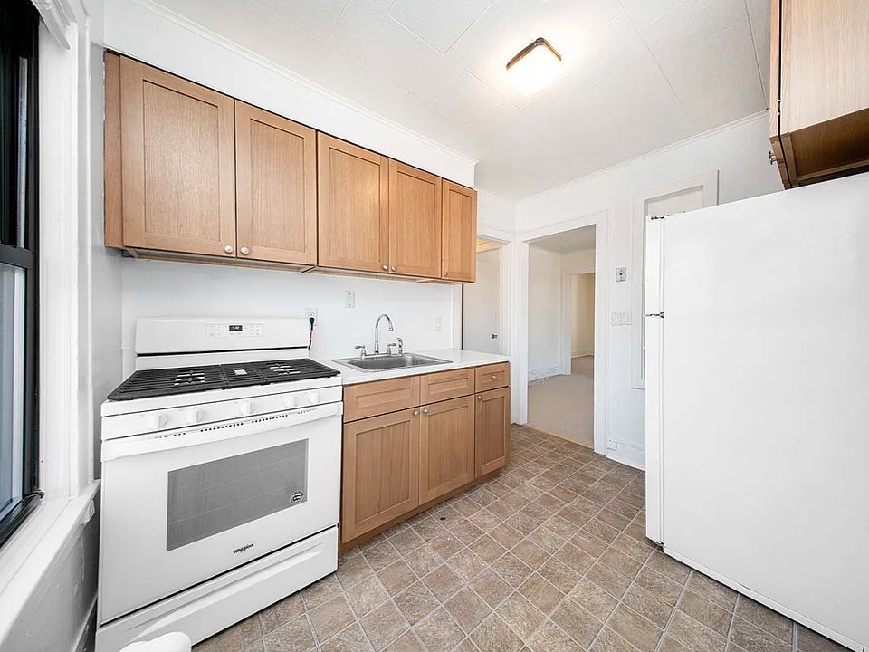 1st image of 20-23 31st St #3
