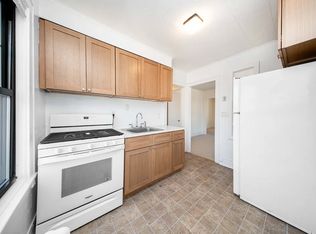 20-23 31st St #3, Astoria, NY 11105