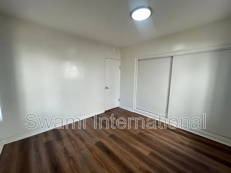 622 1/2 E 97th St #1 — Photo 19