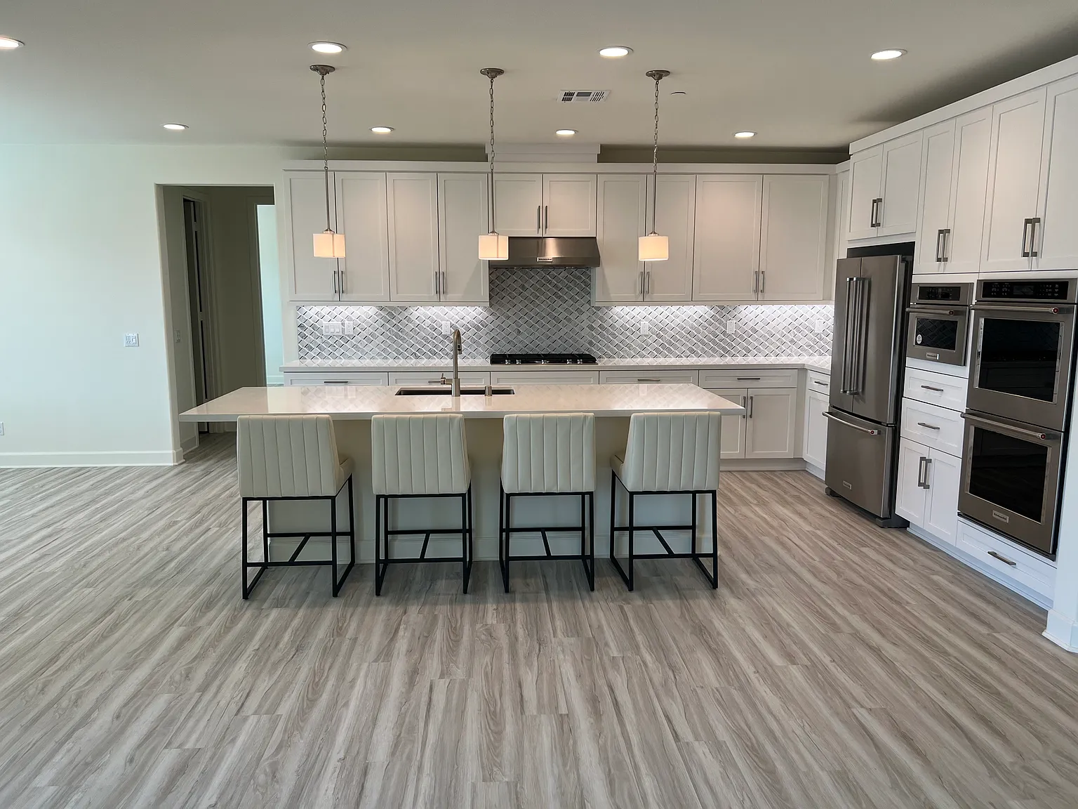 5 bed, 2974 sqft, $5,800 — Photo 2