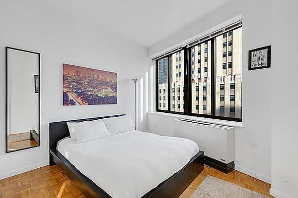 1st image of 25 Wall St #831