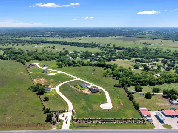 2 Moonlight Dr, Smithville, TX 78957