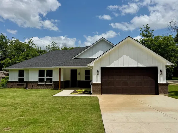 507 S 4th St, Grandview, TX 76050