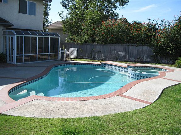 Sparkling Pool & Spa